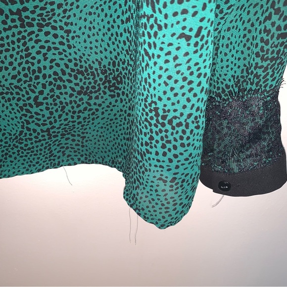 Ann Taylor Blouse Large Green Leopard Print sheer sleeves Lace M - Picture 8 of 8